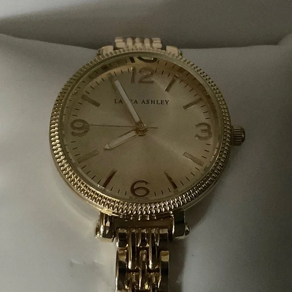 LAURA ASHLEY Gold Tone Link Chain Bracelet Wristwatch